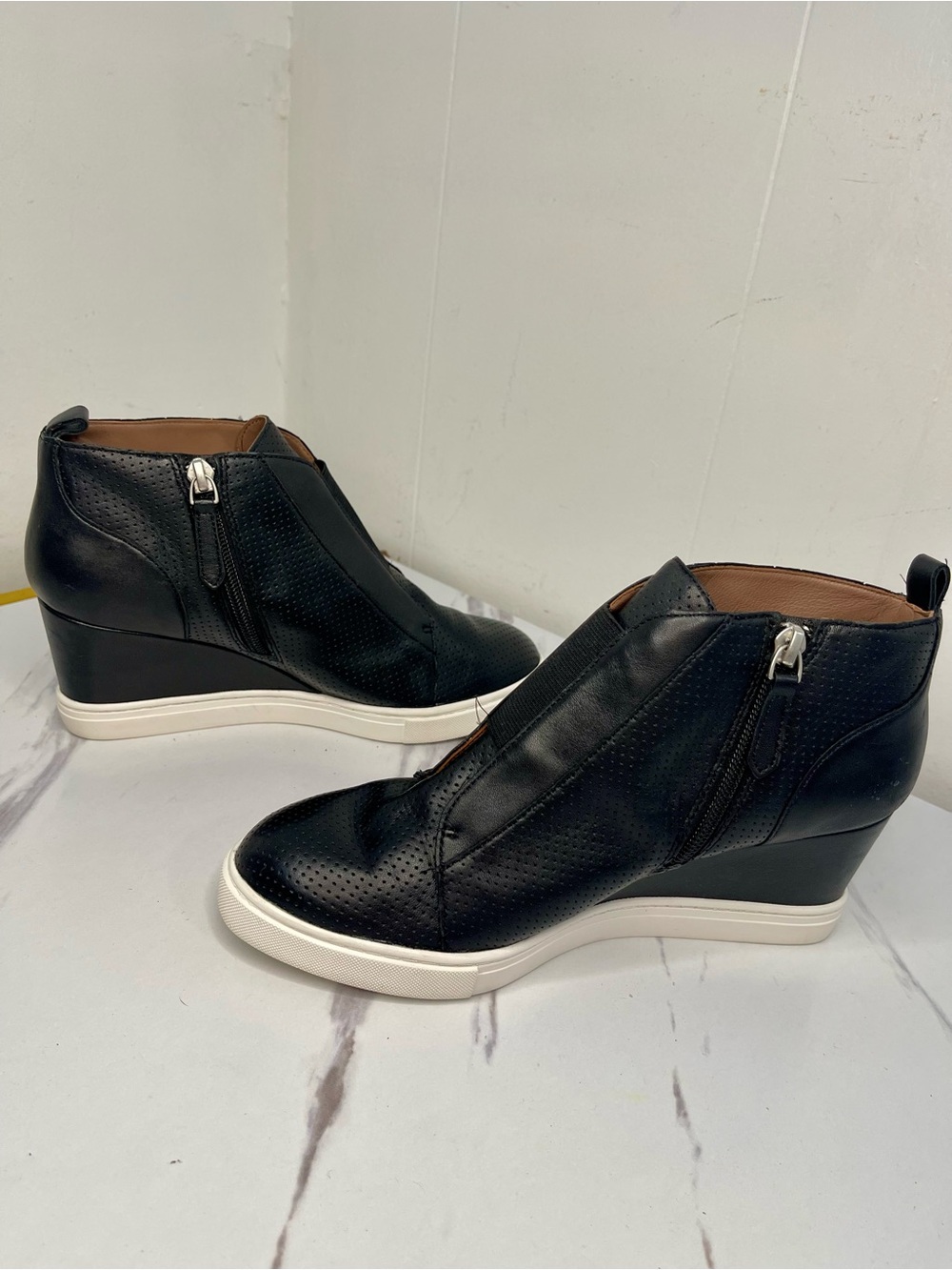 Linea Paolo Shoes Womens 7 M Black Anna Leather Wedge Ankle Boot Zip Comfort